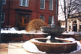 [photo, Fountain at Harford County Courthouse, 20 West Courtland St., Bel Air, Maryland]